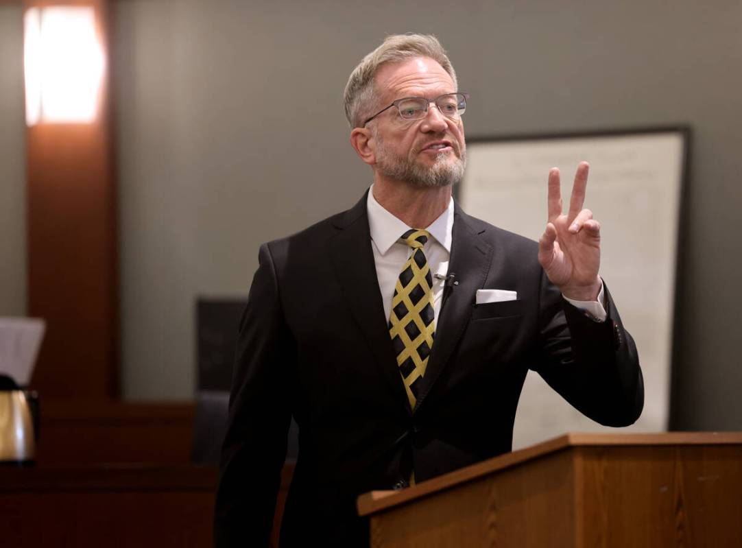 Defense attorney Robert Draskovich gives his closing argument during Robert Telles’ murd ...