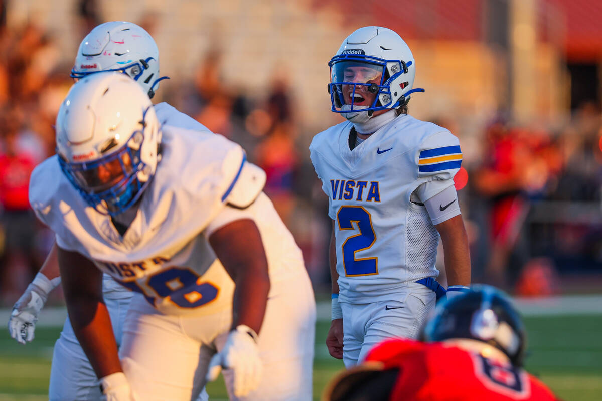 Sierra Vista quarterback Charles Butera (2) yells to his team as they ready themselves for a pl ...