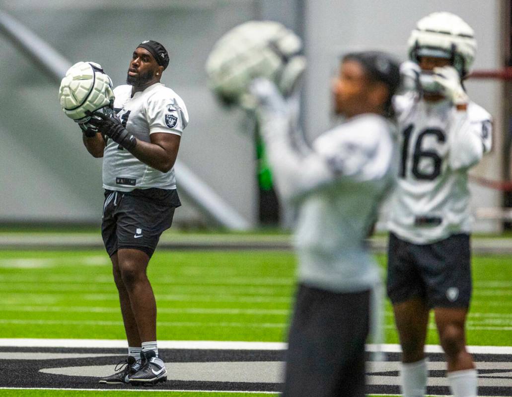 Raiders offensive tackle DJ Glaze (71) looks to teammates during practice at the Intermountain ...