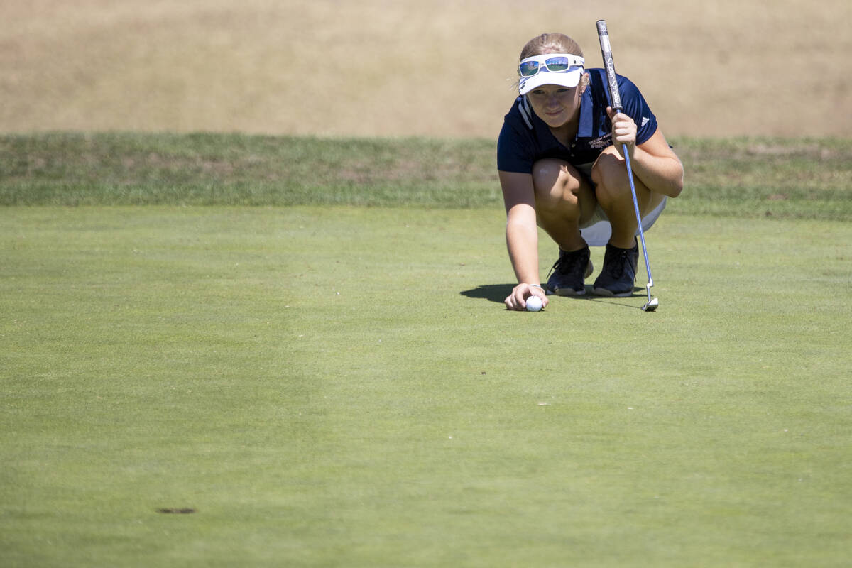 Shadow Ridge’s Ayvah Rossi places her ball during the Class 5A Mountain League girls gol ...