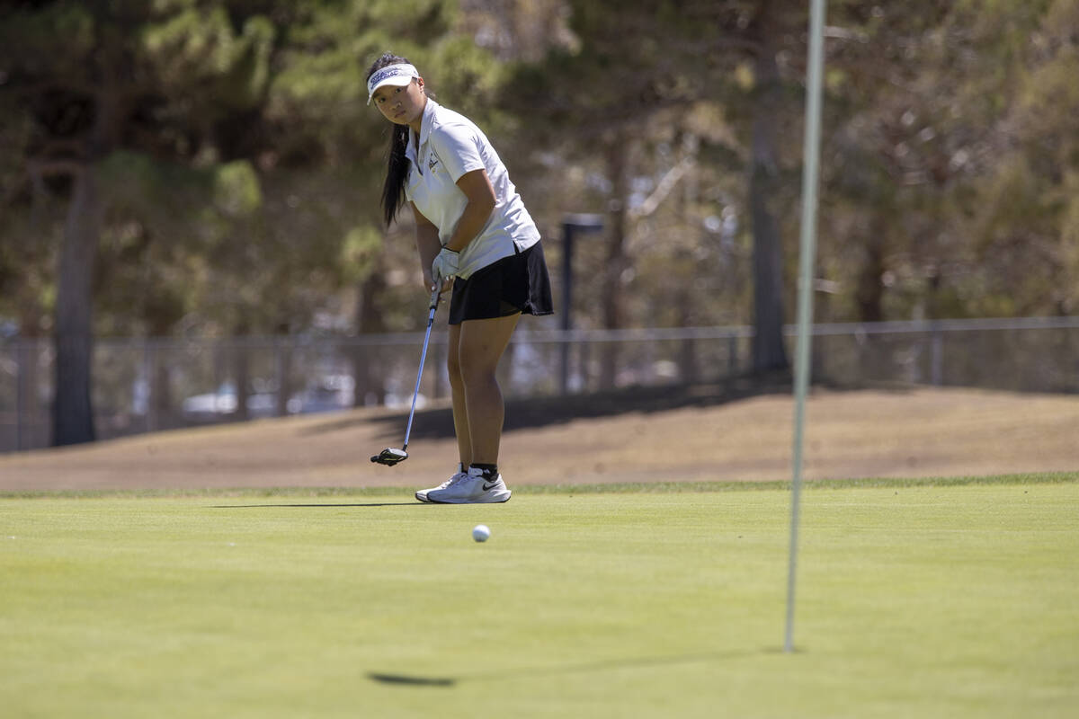 Clark’s Emma Allen putts her ball during the Class 5A Mountain League girls golf match a ...