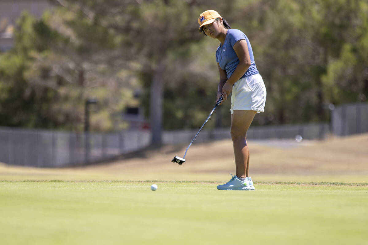 Bishop Gorman’s Amelia Chen putts her ball during the Class 5A Mountain League girls gol ...