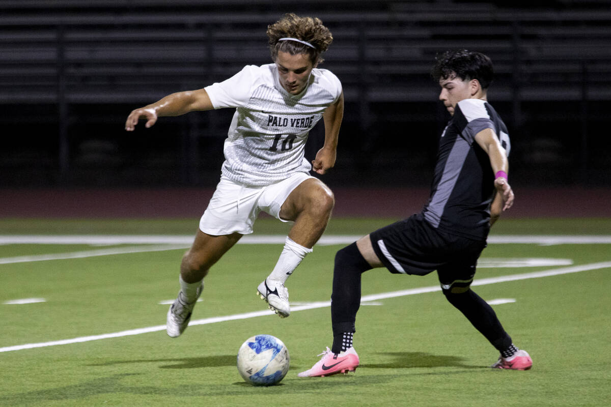 Palo Verde senior Francesco Traniello (10) avoids Las Vegas High senior Oscar Sandoval (8) duri ...