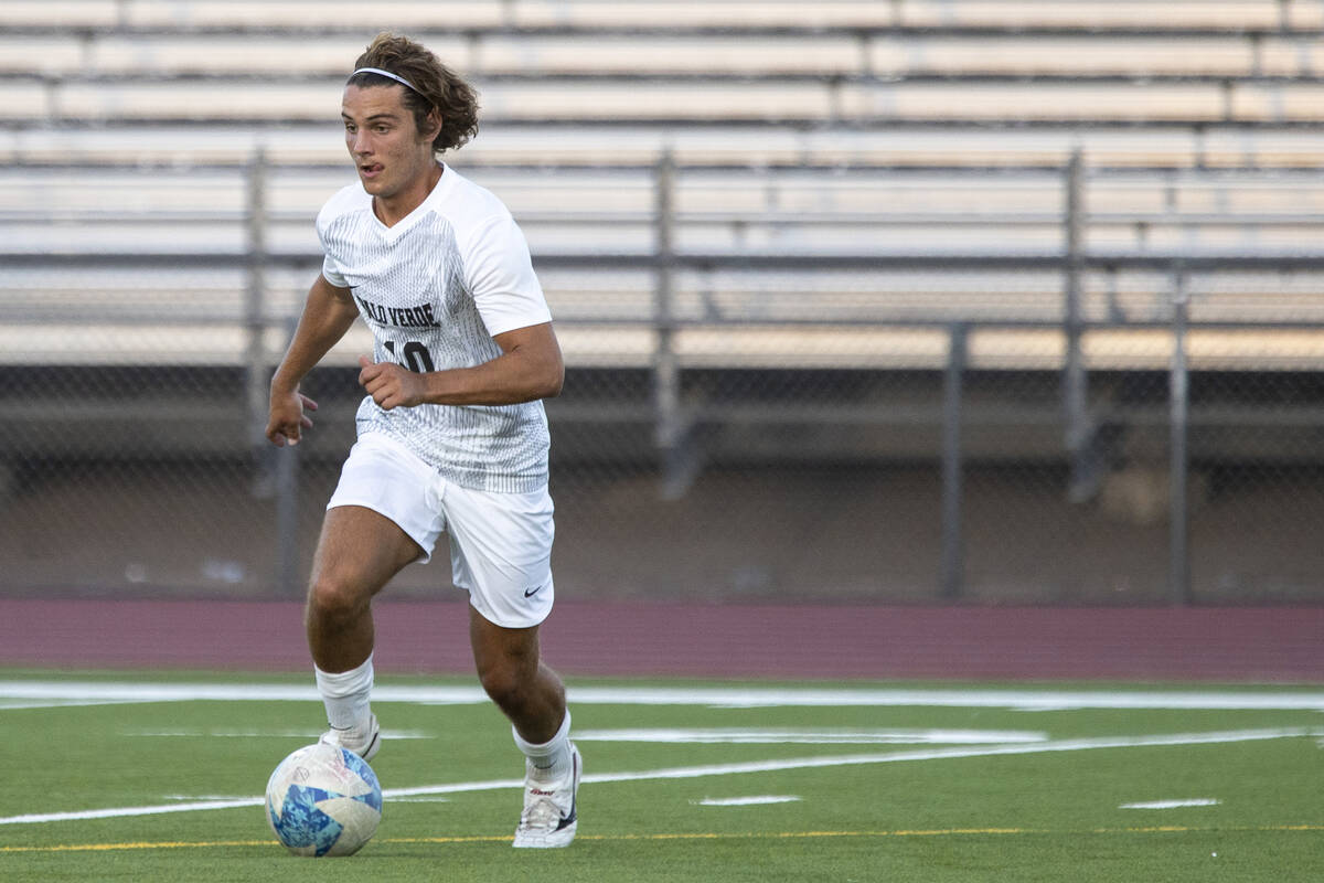 Palo Verde senior Francesco Traniello (10) competes during the high school soccer game against ...