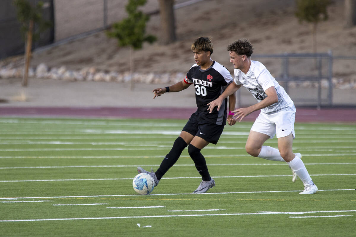 Las Vegas High’s Anthony Cardenas (30) and Palo Verde senior Benjamin Legrand (23) compe ...