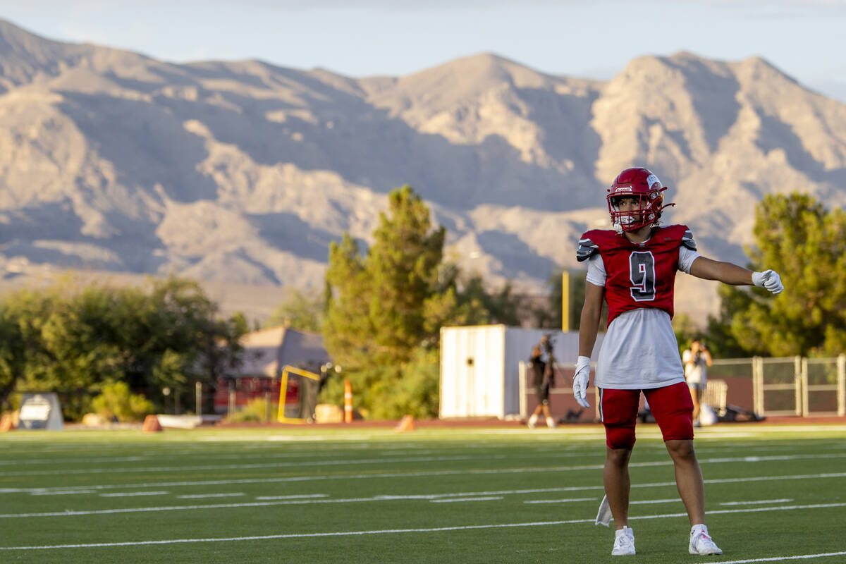 Arbor View wide receiver Kai Cypher (9) checks to see if he is lined up correctly during the Cl ...