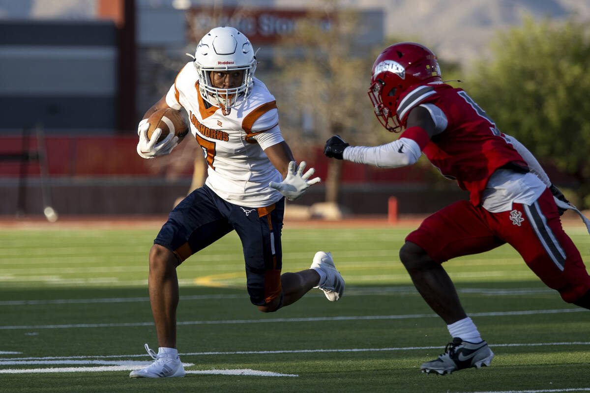 Legacy wide receiver Jordan Thompson-Woods (7) runs toward Arbor View cornerback Teddy Johnson ...