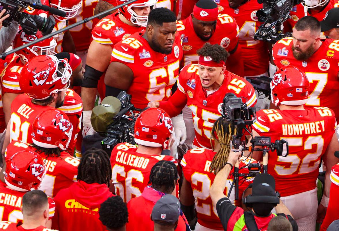 Kansas City Chiefs quarterback Patrick Mahomes gets his teammates motivated before the start of ...