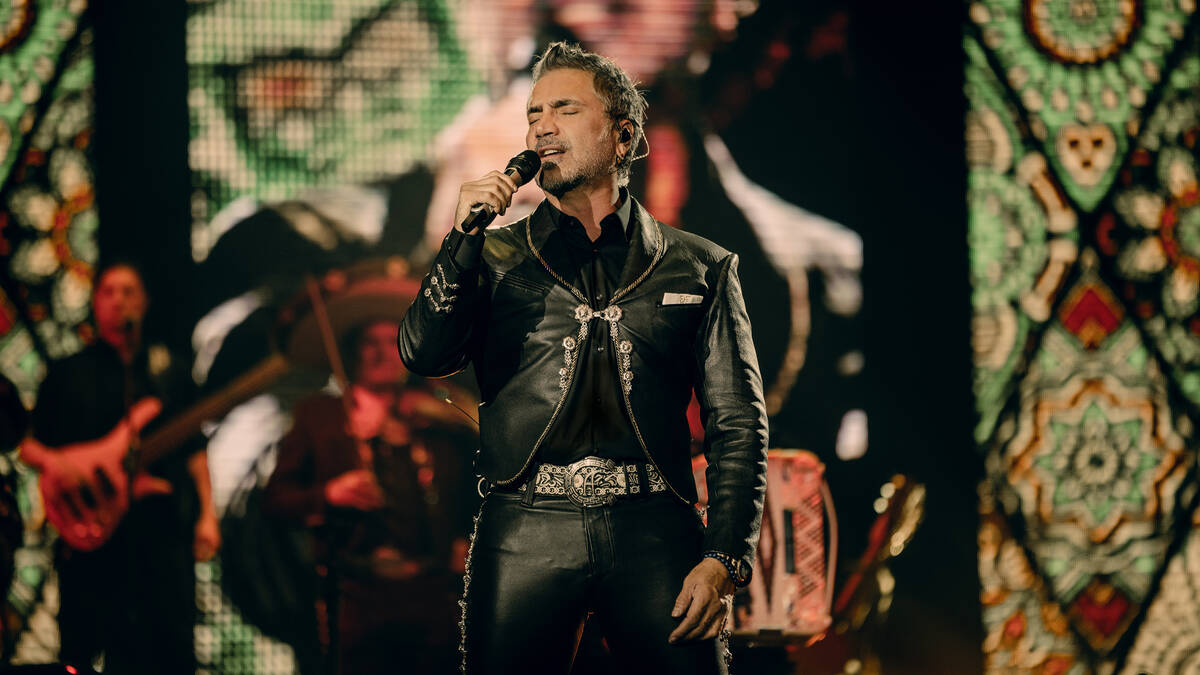 Alejandro Fernandez returns to town for the 22nd straight year during Mexican Independence Day ...