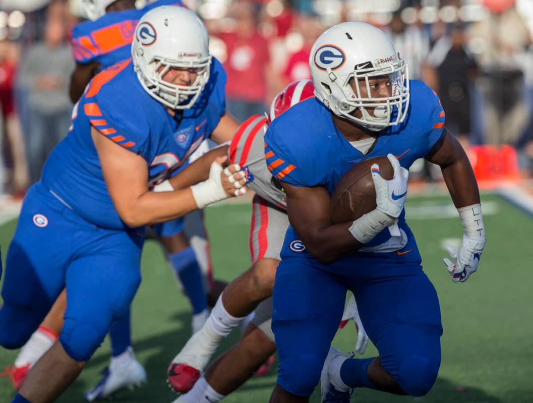 Bishop Gorman junior running back Zaiven Ragsdale (6) sprints down the sideline in the first qu ...