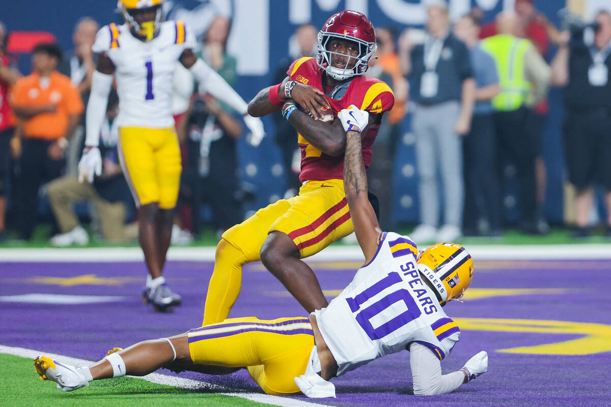 LSU safety Dashawn Spears (10) fails to bring down Southern California running back Woody Marks ...