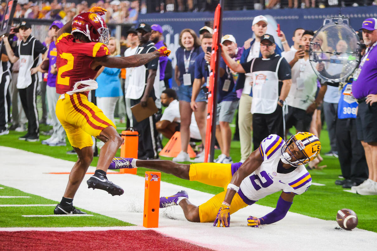 LSU wide receiver Kyren Lacy (2) falls out of bounds after failing to catch the ball as Souther ...