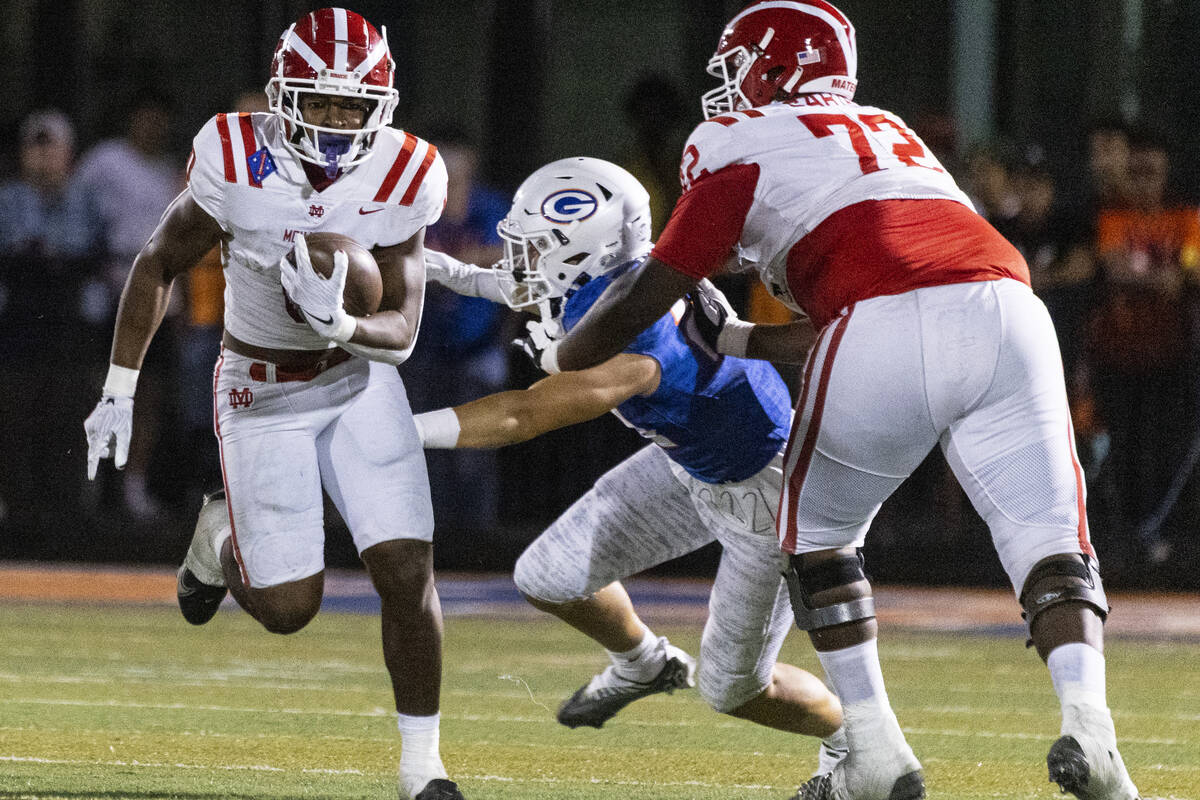 Mater Dei's running back Jordon Davison (0) runs with the ball against Bishop Gorman during the ...