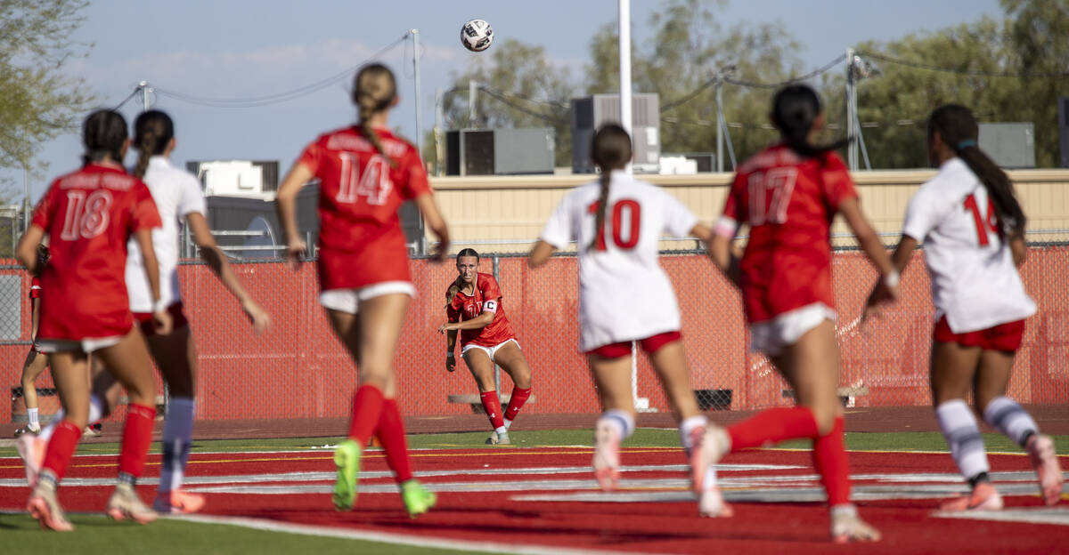 Arbor View senior Gabriella Aguilar (21) kicks the ball from the corner during the high school ...