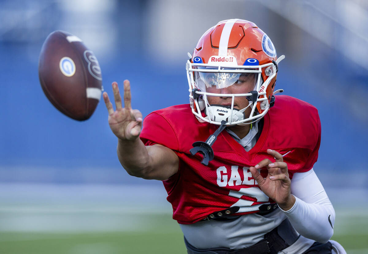 Bishop Gorman quarterback Melvin Spicer IV (2) laterals the ball during football practice on Tu ...