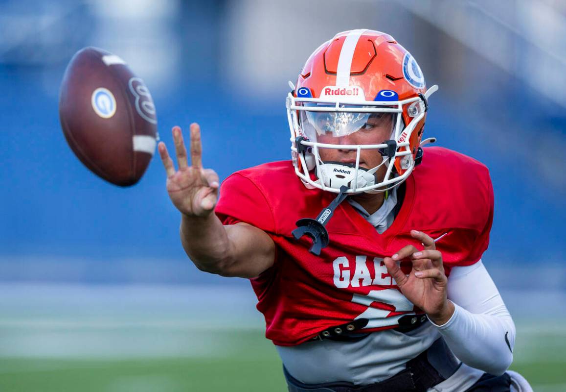 Bishop Gorman quarterback Melvin Spicer IV (2) laterals the ball during football practice on Tu ...