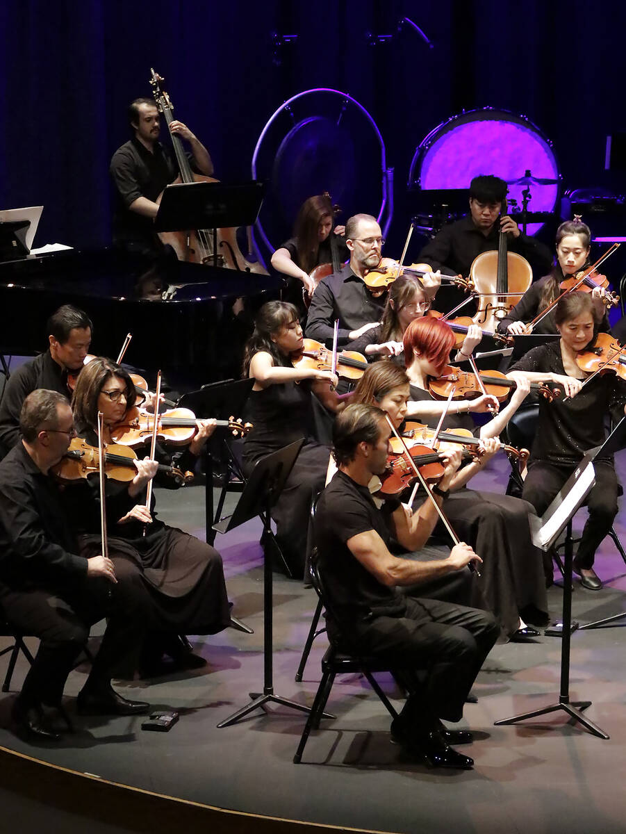 Conductor Taras Krysa and the Las Vegas Sinfonietta (Gabriella Benavidez)