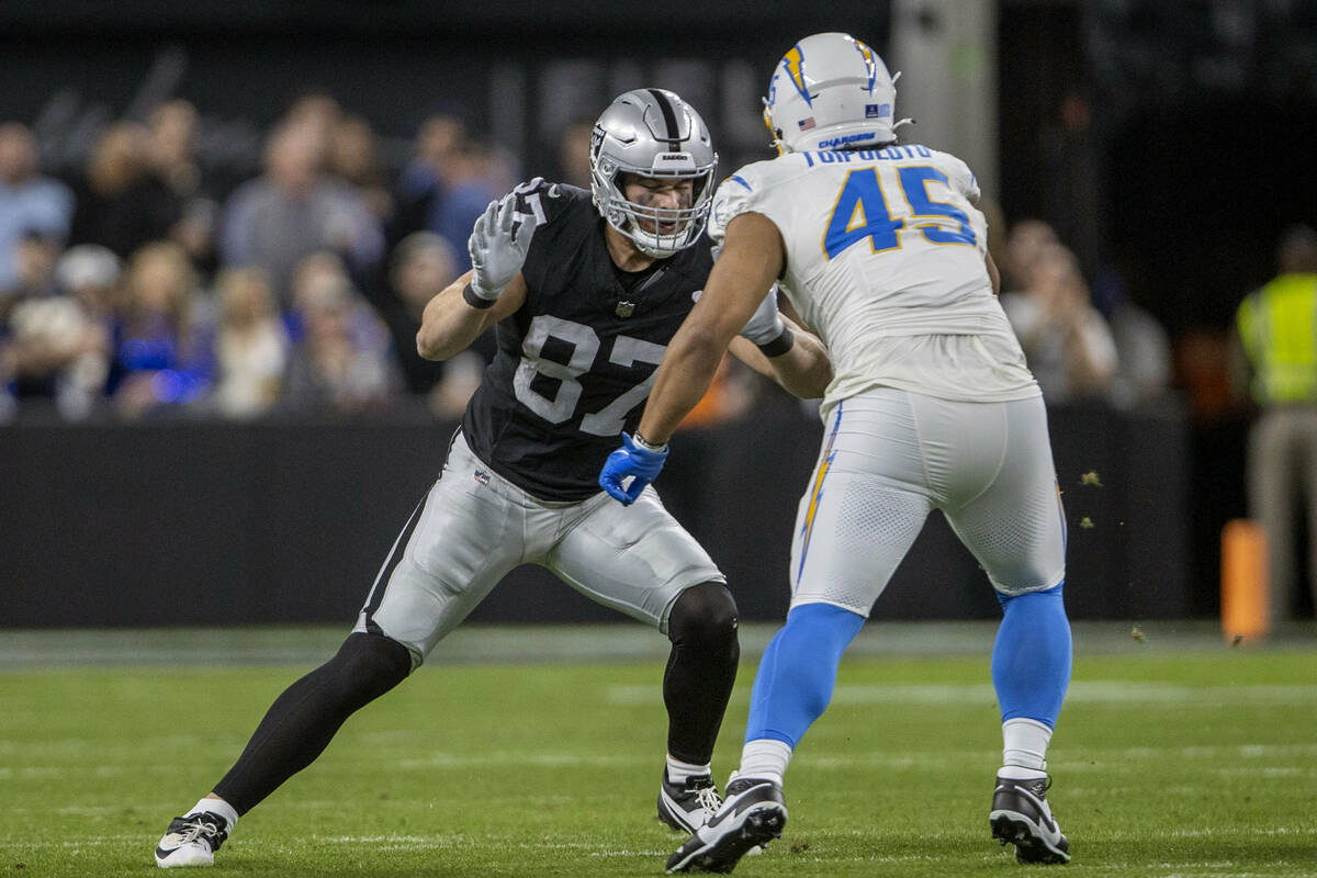 Raiders tight end Michael Mayer (87) blocks against Los Angeles Chargers linebacker Tuli Tuipul ...