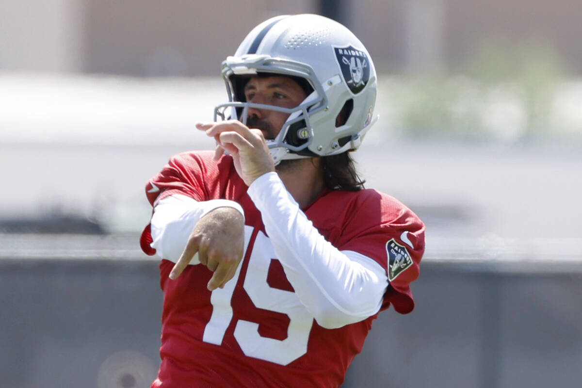 Raiders quarterbacks Gardner Minshew (15) watches his throw during practice at the Intermountai ...