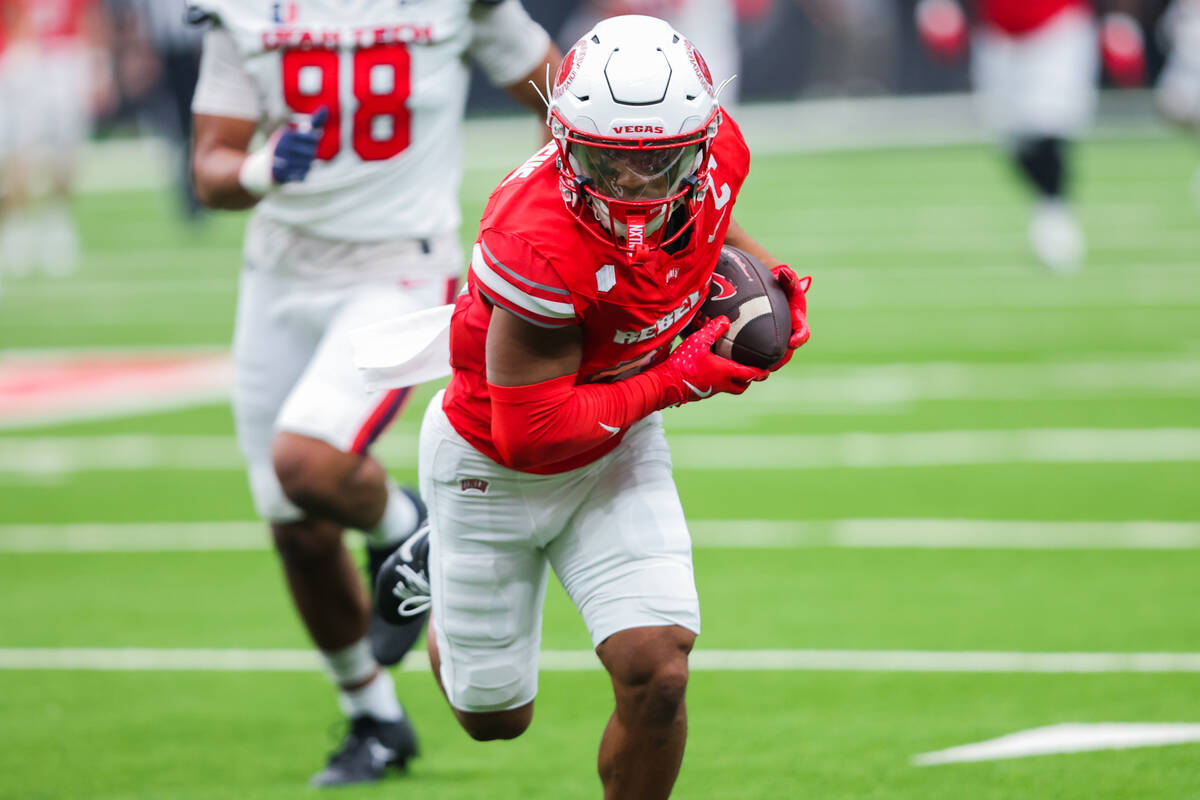 UNLV wide receiver Jacob De Jesus (21) runs the ball during an NCAA football game between UNLV ...