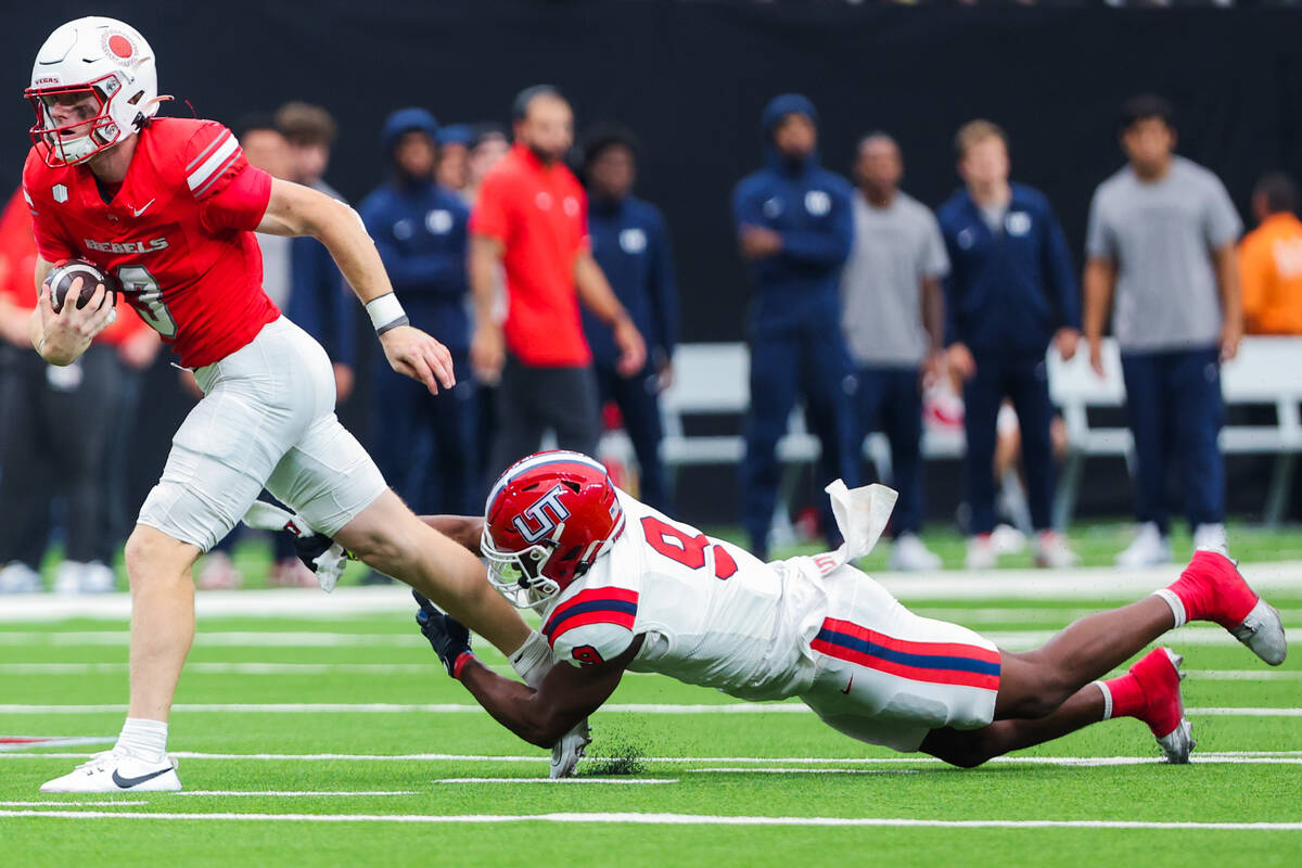 UNLV quarterback Matthew Sluka (3) carries the ball as Utah Tech Trailblazers linebacker Amari ...