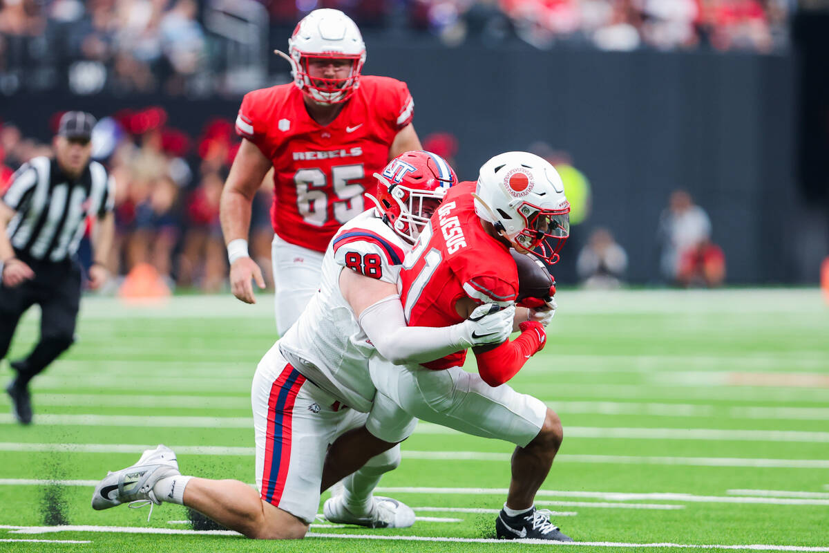 UNLV wide receiver Jacob De Jesus (21) carries the ball as Utah Tech Trailblazers linebacker Wi ...