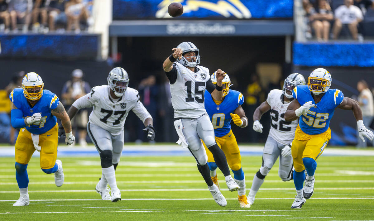 Raiders quarterback Gardner Minshew (15) gets off a pass as Los Angeles Chargers linebacker Kha ...