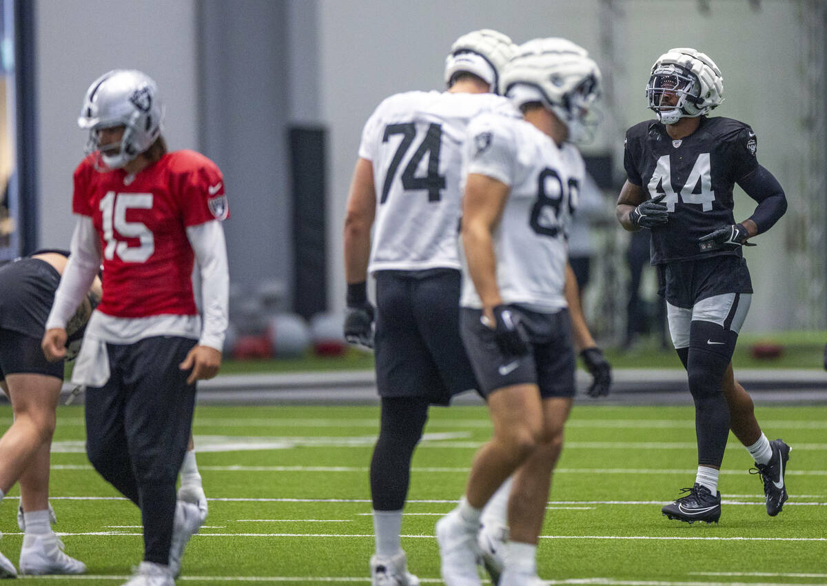 Raiders linebacker K'Lavon Chaisson (44) runs sprints in warm ups during practice at the Interm ...