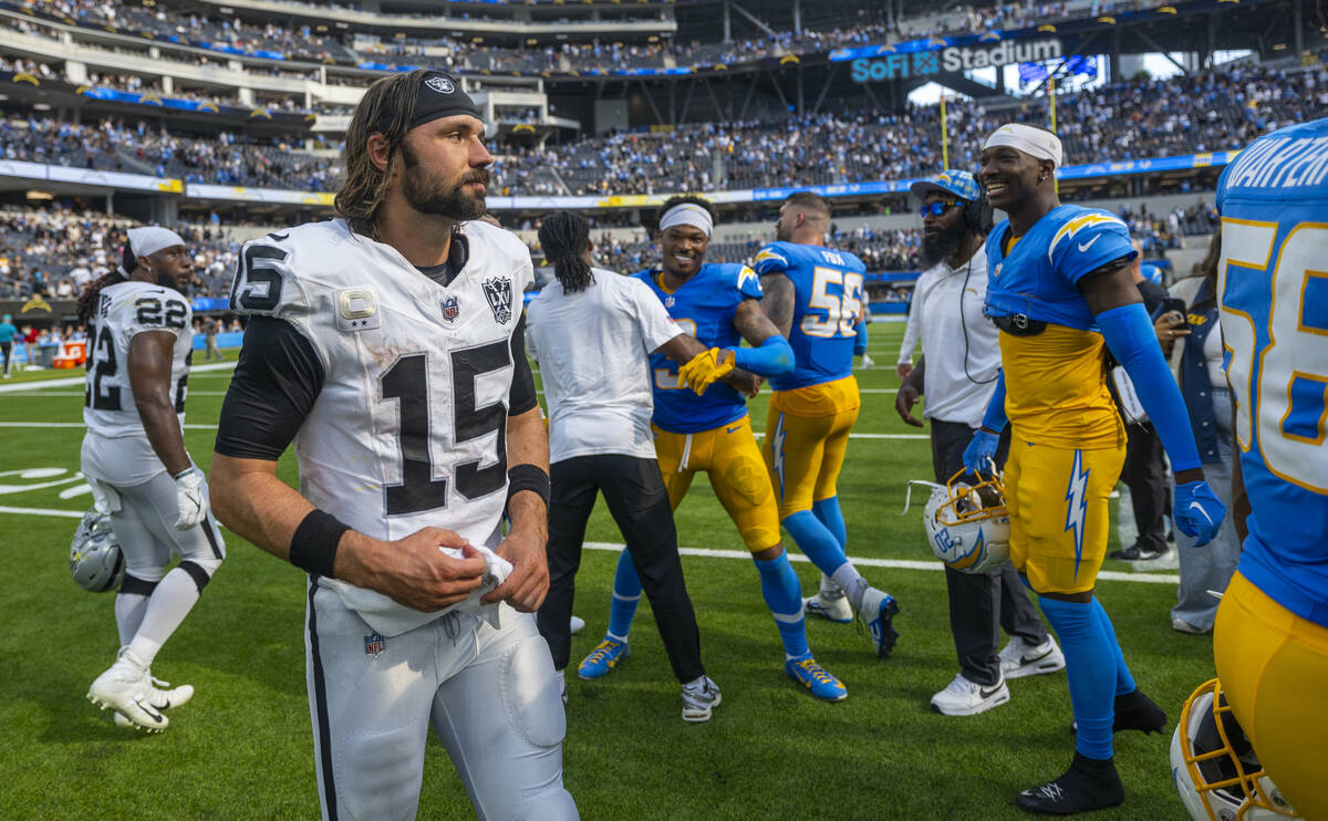 Raiders quarterback Gardner Minshew (15) looks to Los Angeles Chargers' players on the field fo ...