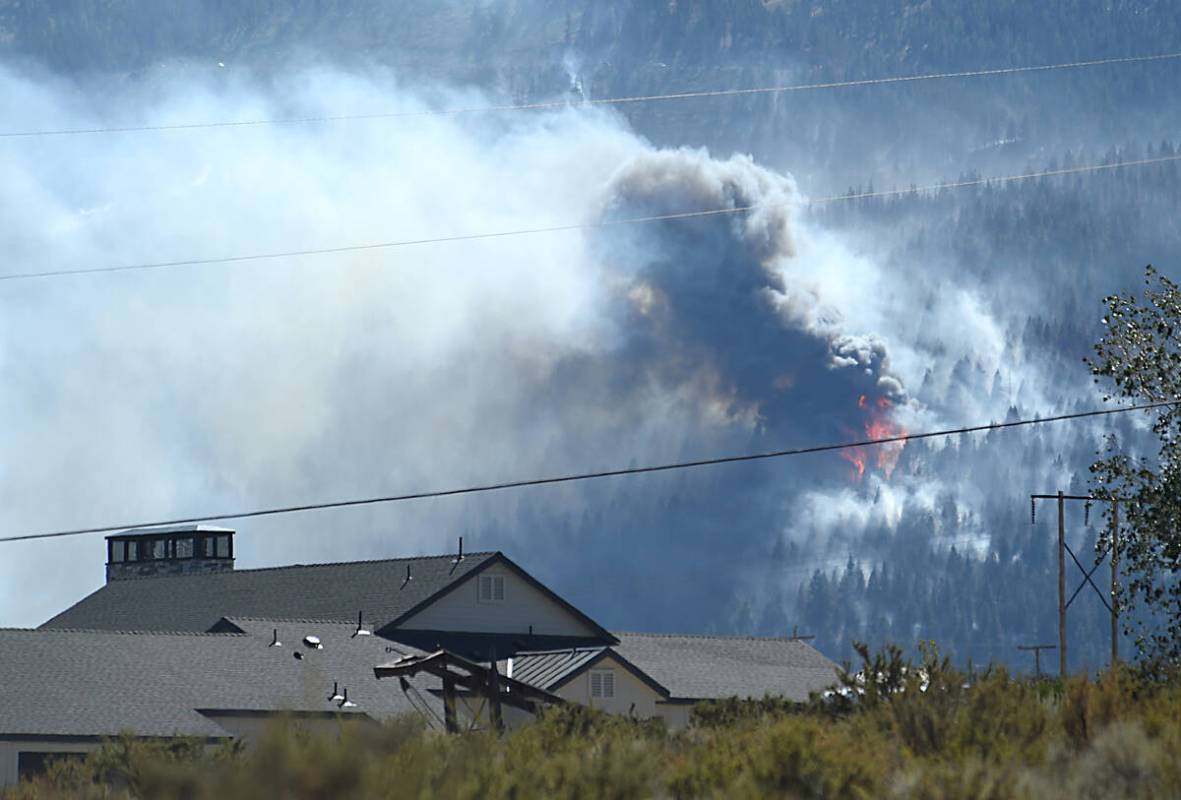 The Davis Fire continues to burn south of Reno on Wednesday, Sept. 11, 2024. (Jason Bean/Reno G ...