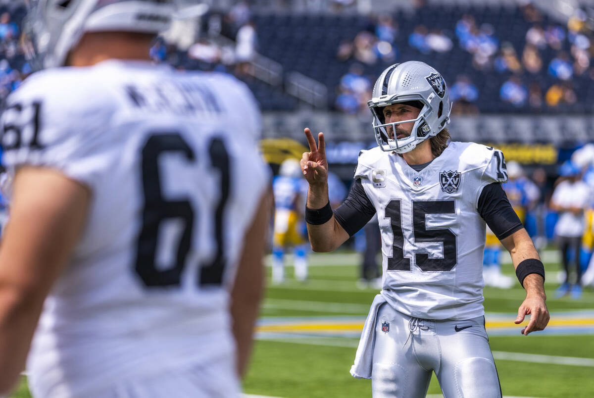 Raiders quarterback Gardner Minshew (15) talks to a teammate as they warm up to face the Los An ...