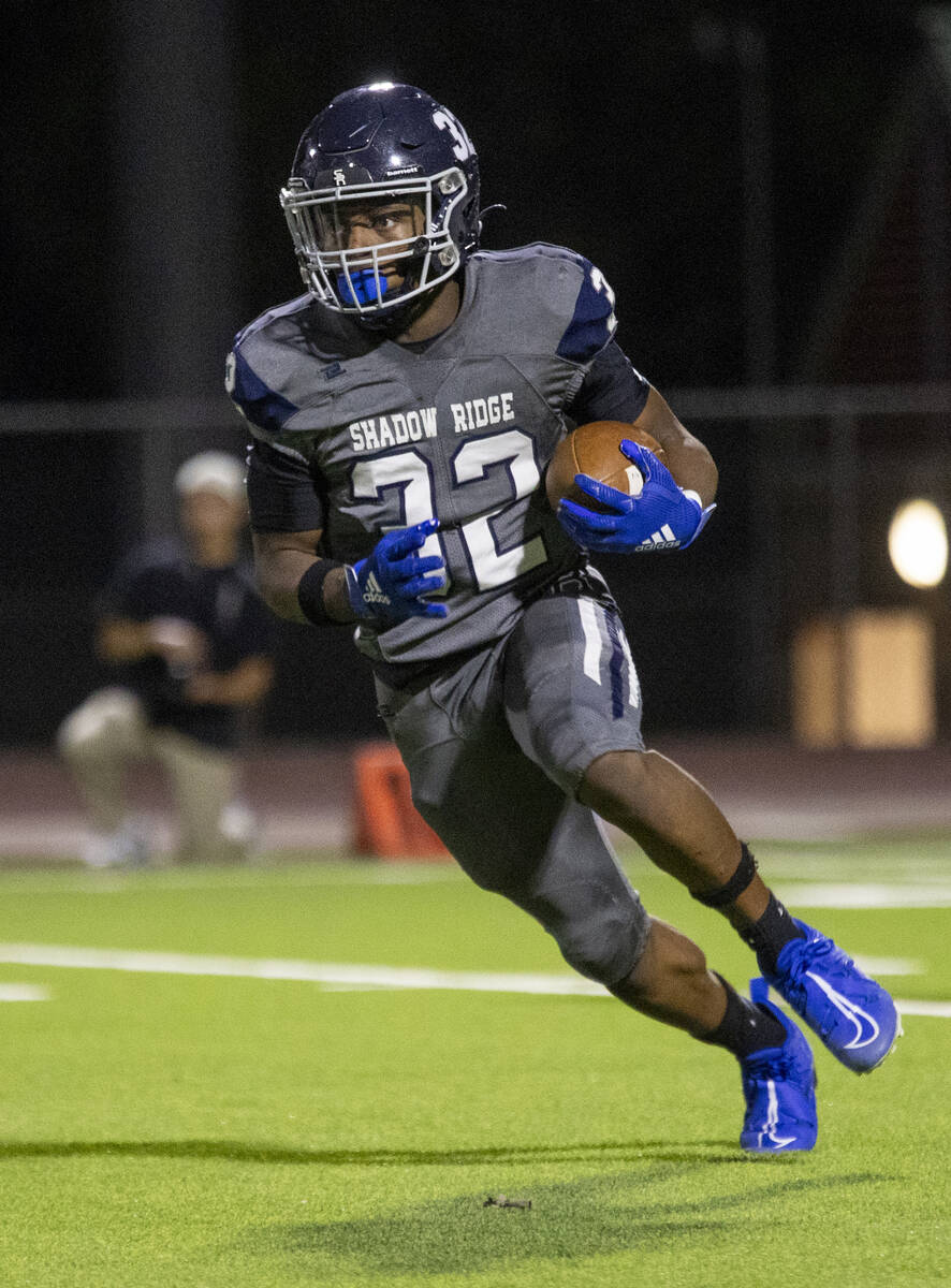 Shadow Ridge senior Tyrell Craven (32) runs the ball during the high school football game again ...