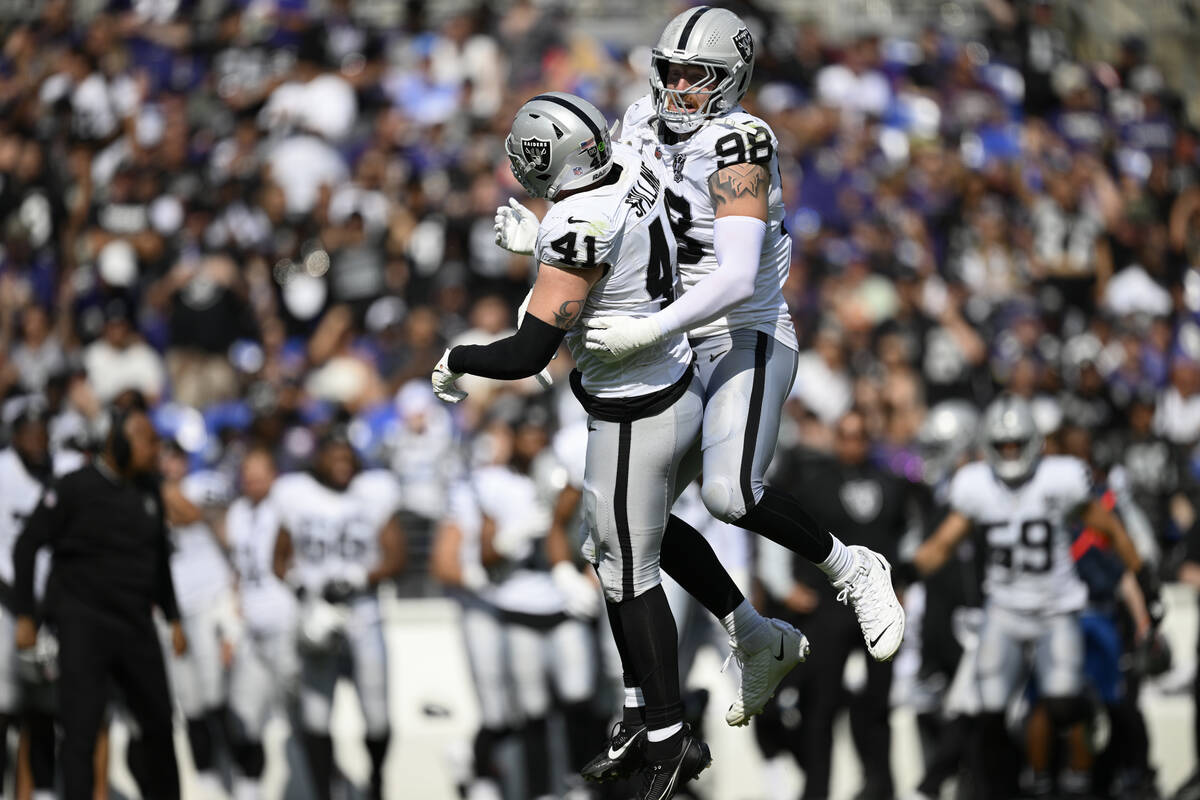 Las Vegas Raiders defensive end Maxx Crosby (98) celebrates after linebacker Robert Spillane (4 ...