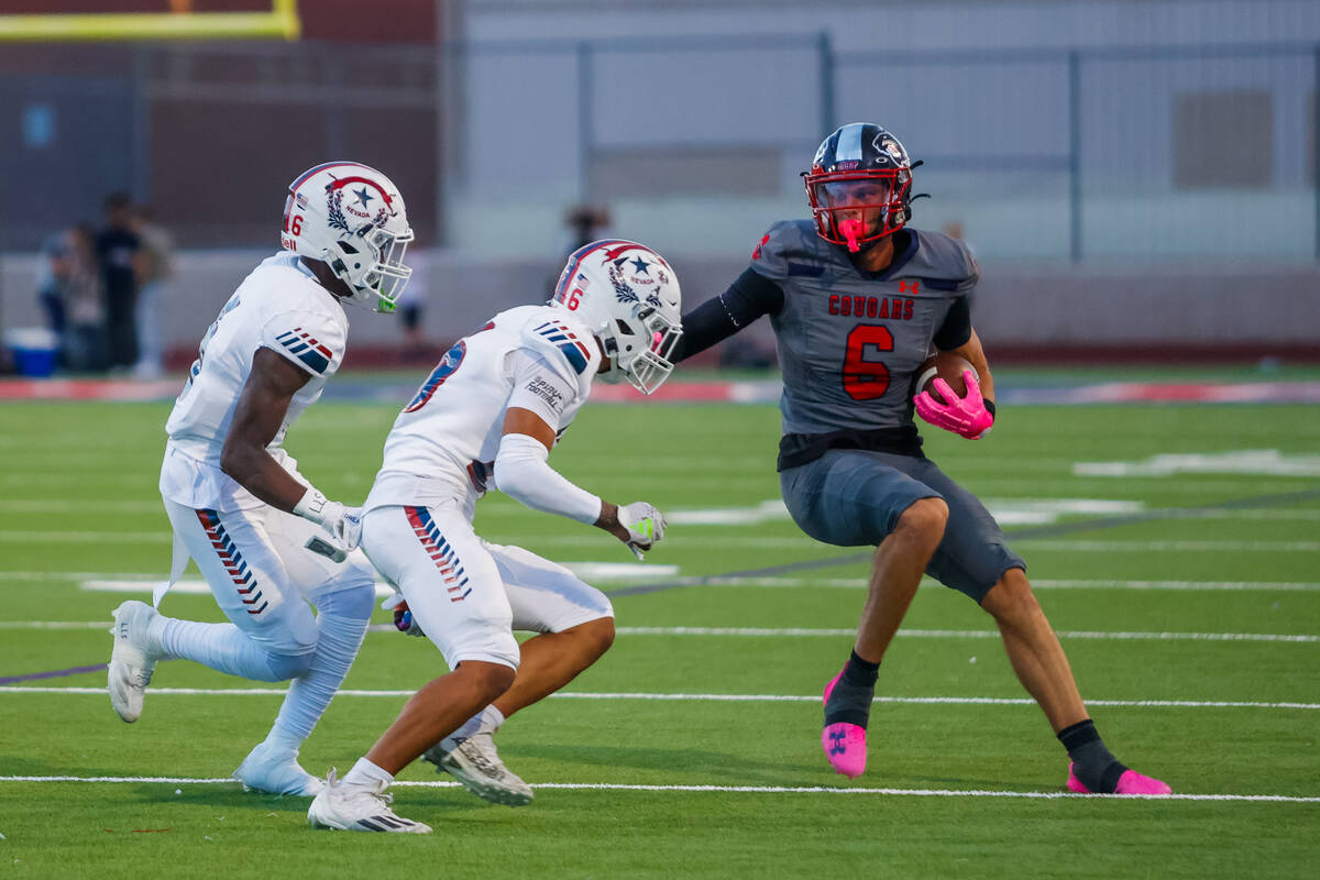 Coronado Wide Receiver JJ Buchanan (6) makes a reception during a football game between Liberty ...