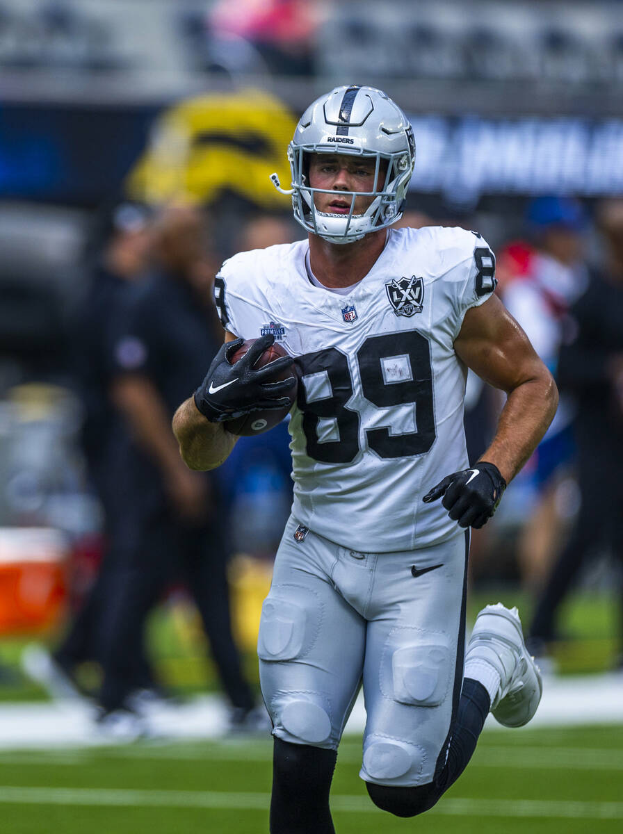 Raiders tight end Brock Bowers (89) runs with the ball as they warm up to face the Los Angeles ...