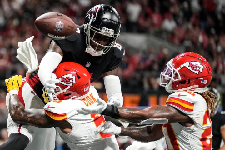 Atlanta Falcons tight end Kyle Pitts (8) misses the catch against Kansas City Chiefs safety Bry ...