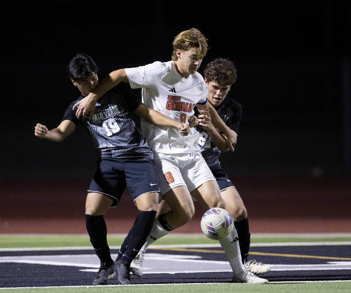 Palo Verde sophomore Eder Aguila (19), Bishop Gorman forward Chase Stewart (9) and Palo Verde m ...