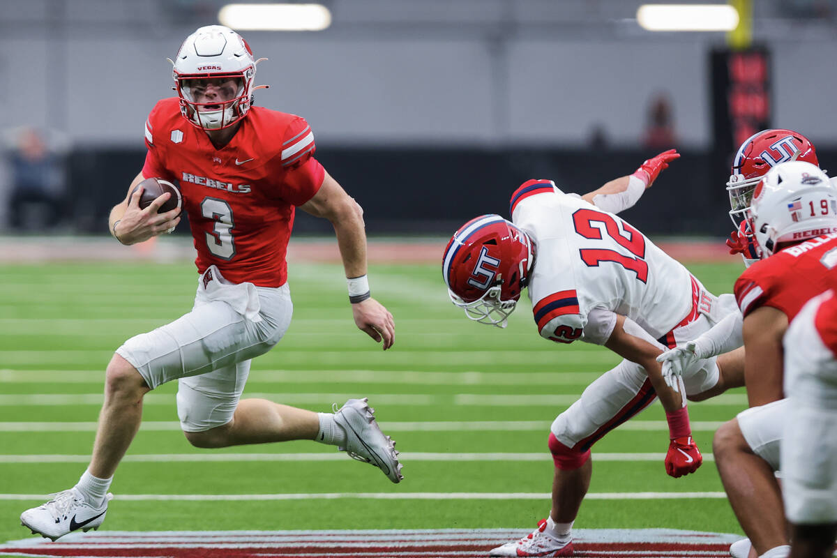 UNLV quarterback Matthew Sluka (3) draws the ball during an NCAA football game between UNLV and ...