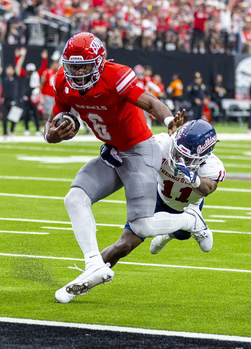 UNLV quarterback Hajj-Malik Williams (6) scores his first touchdown over Fresno State Bulldogs ...