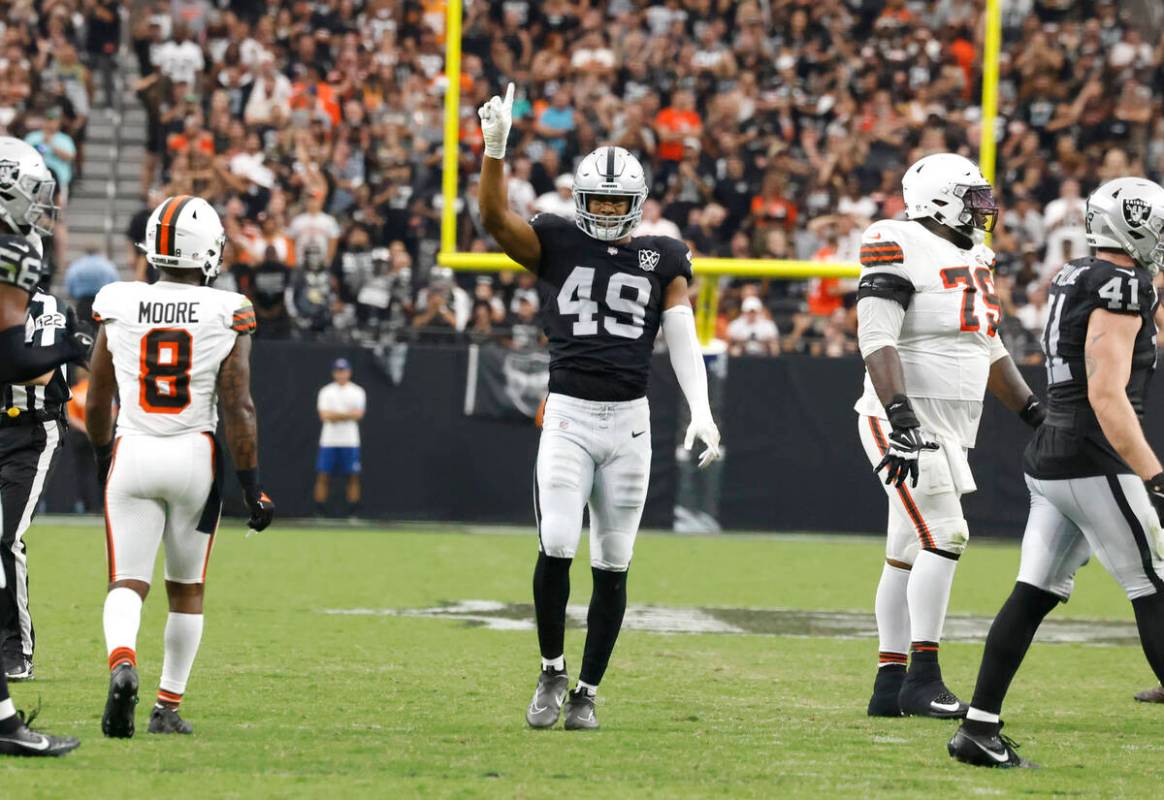 Raiders defensive end Charles Snowden (49) reacts after sacking Cleveland Browns quarterback De ...