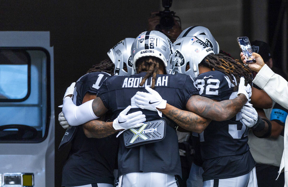 Raiders running back Ameer Abdullah (8) and others say a quick prayer in the tunnel during the ...