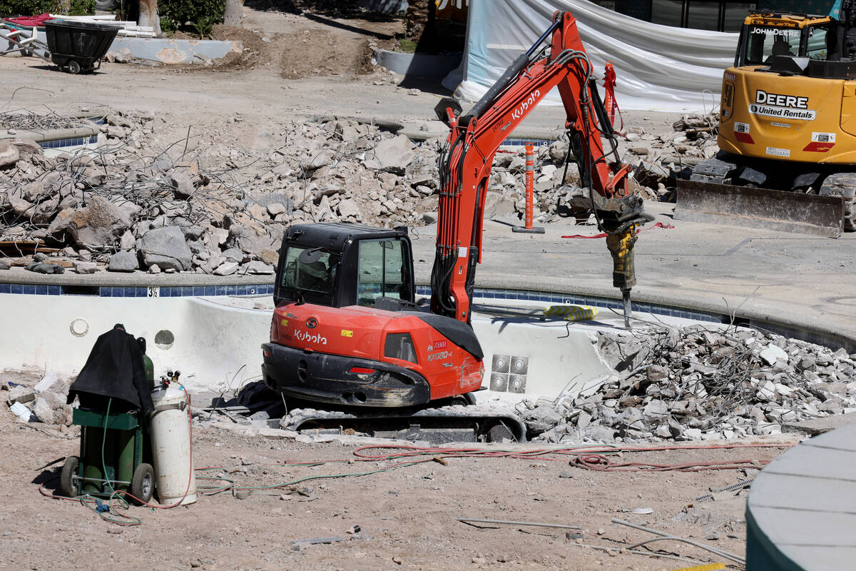 Renovations continue at the Go Pool at the Flamingo on the Strip in Las Vegas Tuesday, Oct. 1, ...