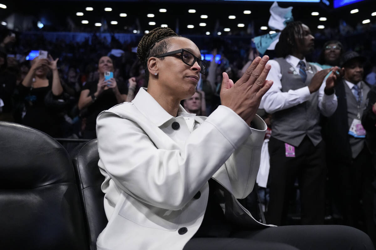 Teresa Weatherspoon during the second half of a WNBA basketball semifinal game between the New ...