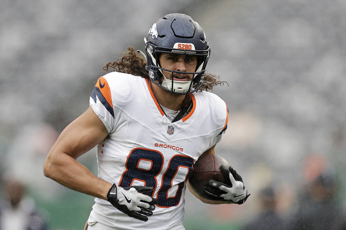 Denver Broncos tight end Greg Dulcich (80) warms up before an NFL football game against the New ...