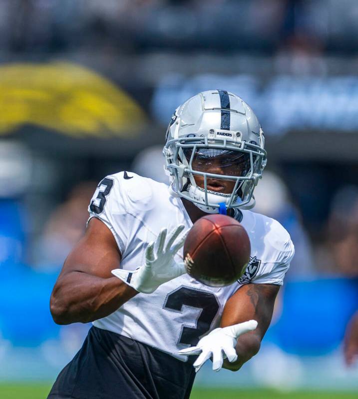 Raiders running back Zamir White (3) catches a pass as they warm up to face the Los Angeles Cha ...