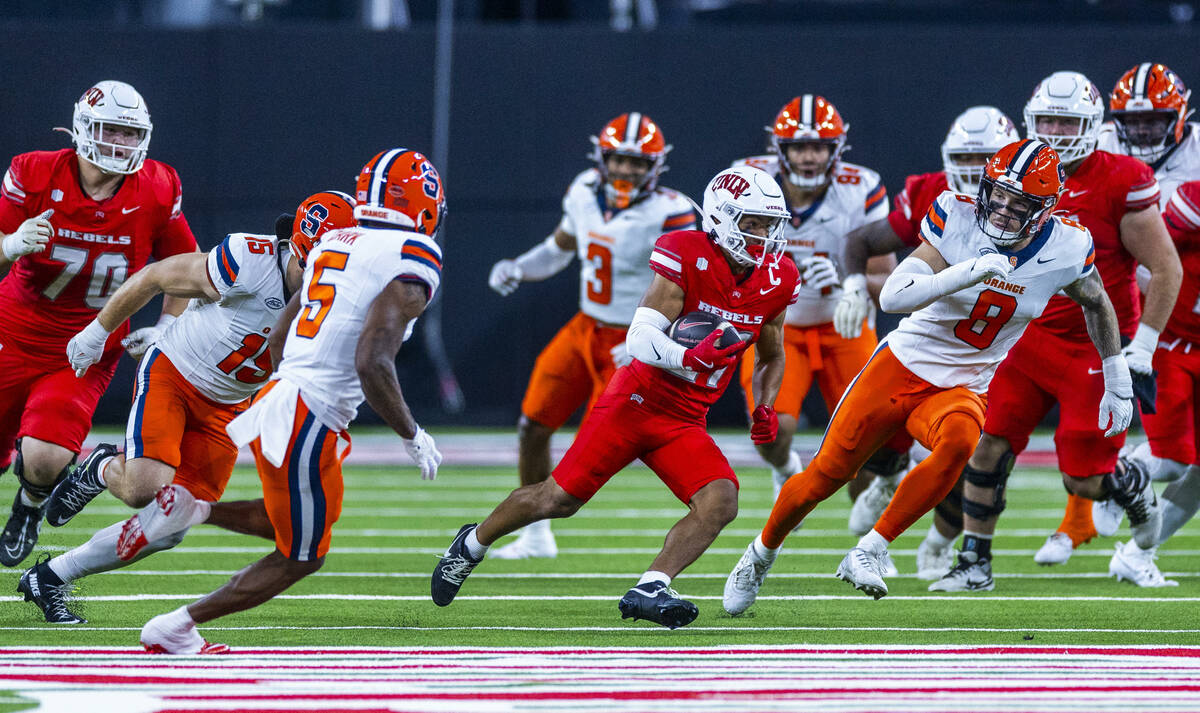 UNLV wide receiver Jacob De Jesus (21) breaks free on a punt return against Syracuse Orange def ...