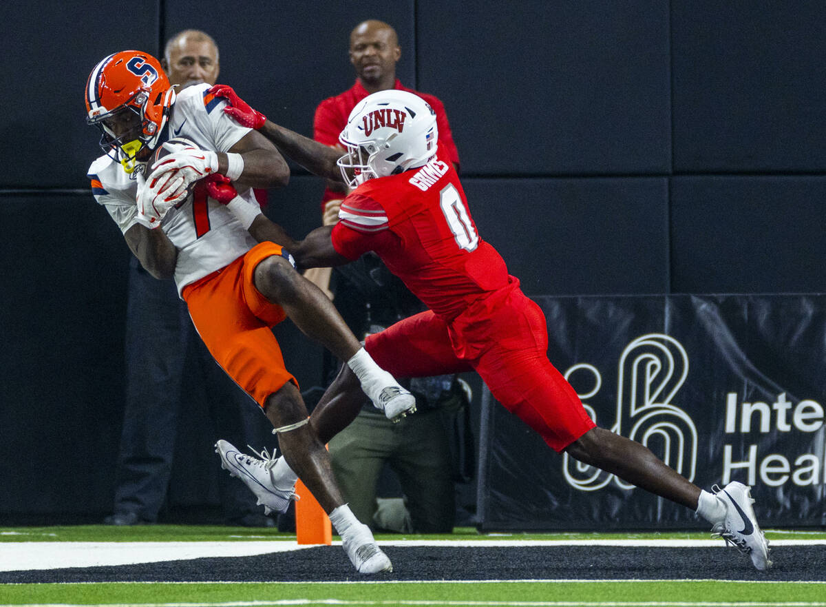 Syracuse Orange wide receiver Jackson Meeks (7) makes a late-game touchdown reception over UNLV ...