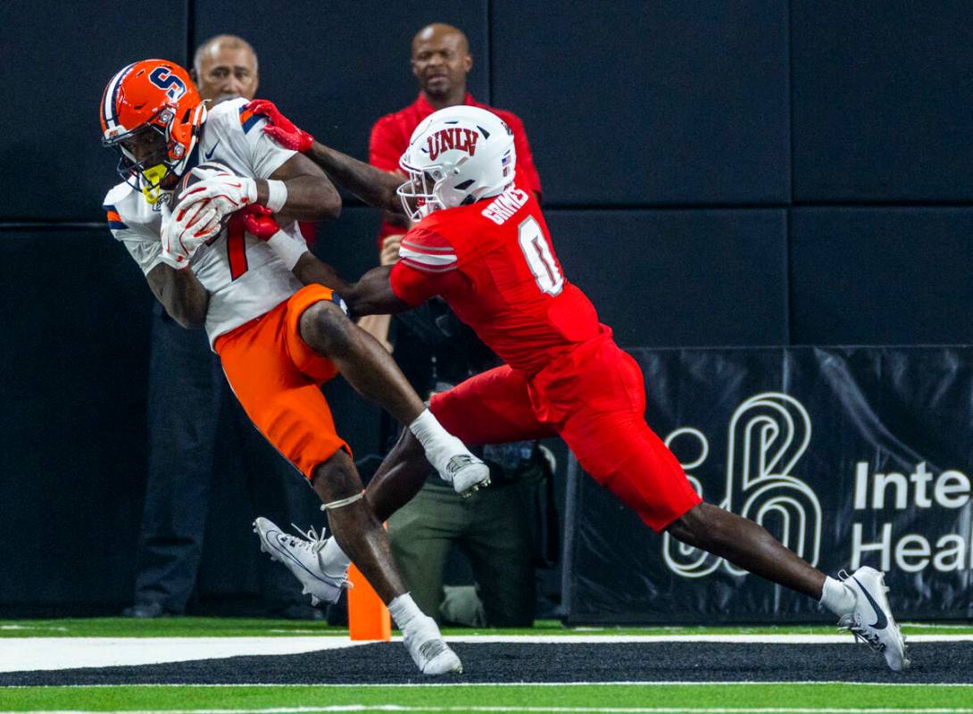 Syracuse Orange wide receiver Jackson Meeks (7) makes a late-game touchdown reception over UNLV ...