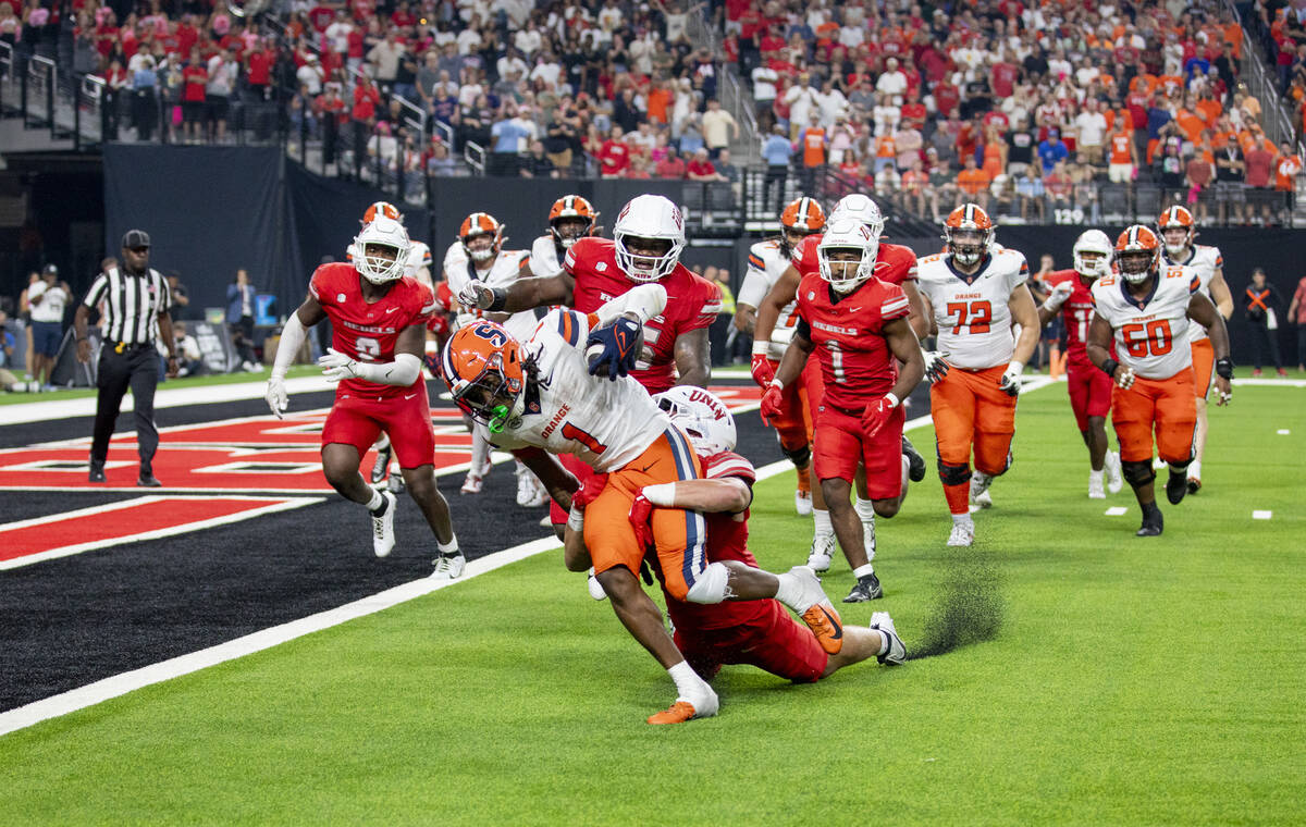 UNLV linebacker Jackson Woodard (7) attempts to tackle Syracuse Orange running back LeQuint All ...