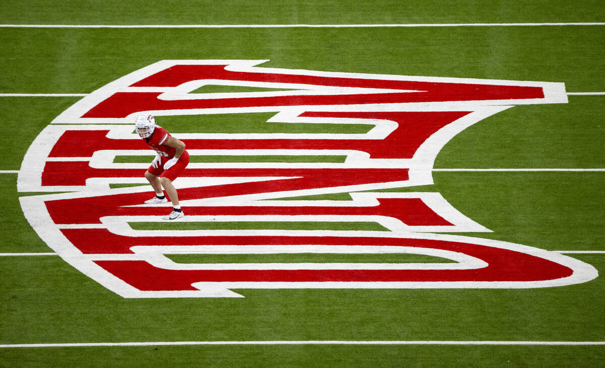 UNLV linebacker Charles Correa (30) prepares for a punt during the college football game agains ...